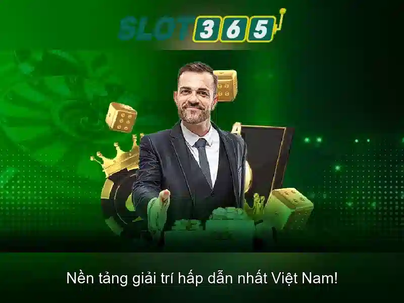 Lưu Đình Sản đang làm việc cùng đội ngũ kỹ thuật phát triển hệ thống slot365